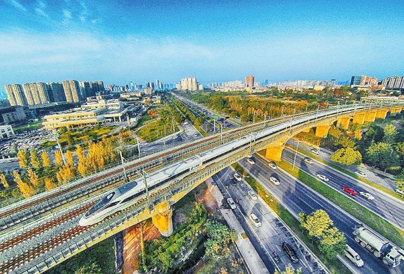 成渝高铁自然美景之旅启程，最新动态揭晓，心灵探索之旅即将开启！