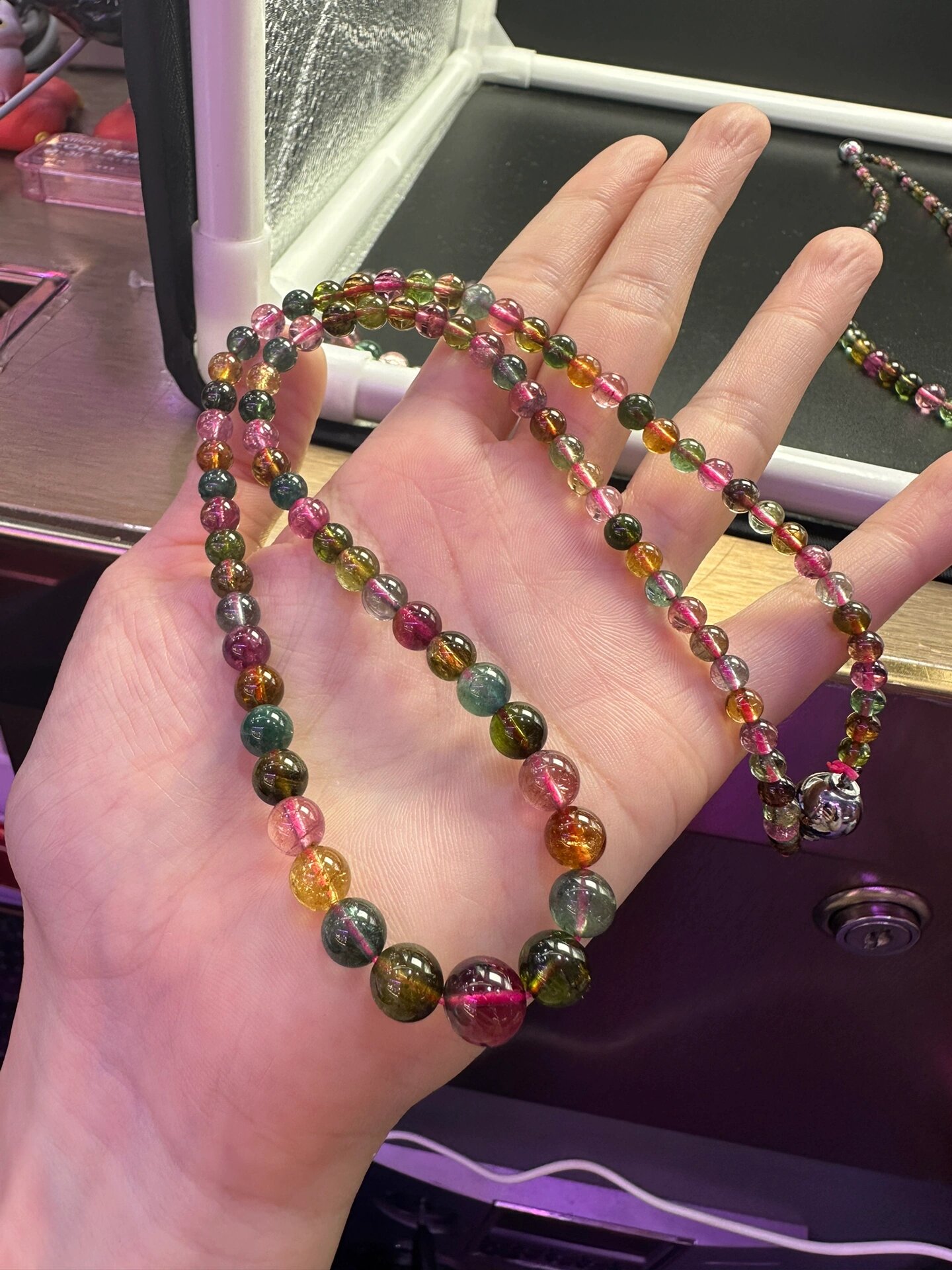 碧玺项链最新戴法，展现自信与成就感的艺术之美图片分享